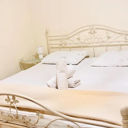 Dalmatian House, Spacious Stone Terraces, Balcony , Views Tatil Evi