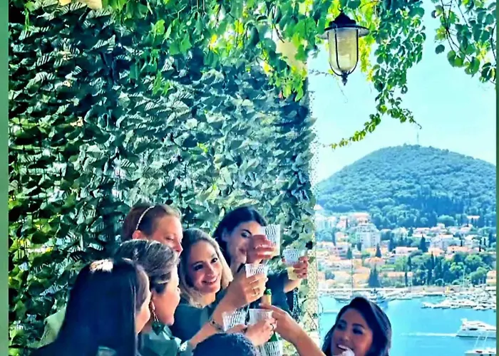 Dalmatian House, Spacious Stone Terraces, Balcony , Views Дом отдыха *