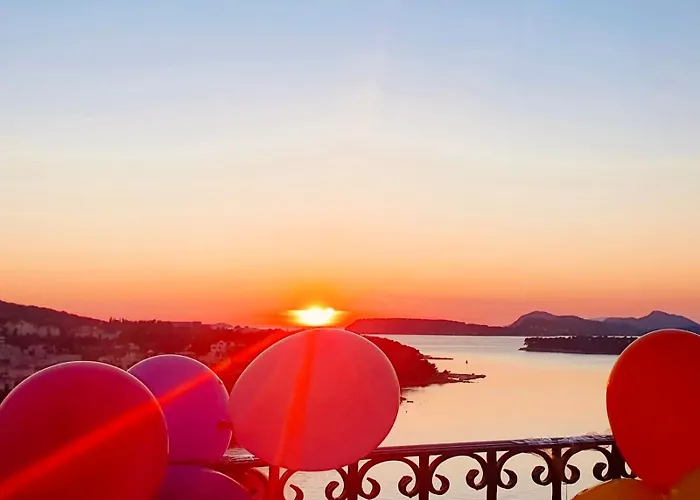 Дом отдыха Dalmatian House, Spacious Stone Terraces, Balcony , Views Дубровник
