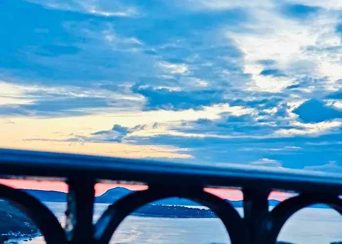 Dalmatian House, Spacious Stone Terraces, Balcony , Views Дом отдыха