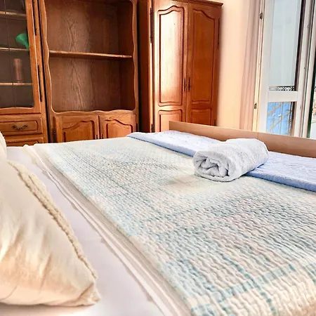 Semesterbostad Dalmatian House, Spacious Stone Terraces, Balcony , Views *