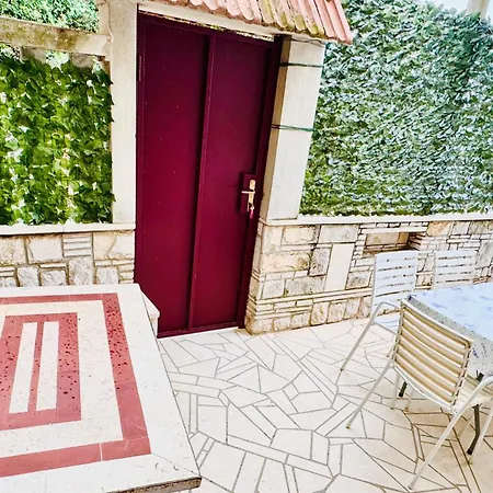 Semesterbostad Dalmatian House, Spacious Stone Terraces, Balcony , Views