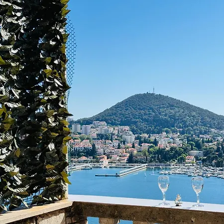 Semesterbostad Dalmatian House, Spacious Stone Terraces, Balcony , Views Dubrovnik