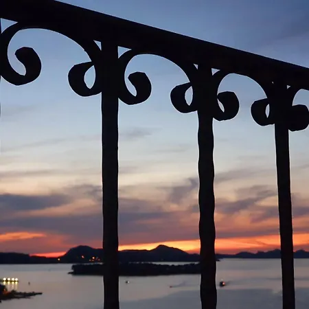 Dalmatian House, Spacious Stone Terraces, Balcony , Views Semesterbostad