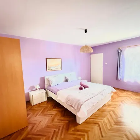 Dalmatian House, Spacious Stone Terraces, Balcony , Views Semesterbostad