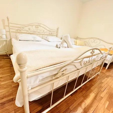 Dalmatian House, Spacious Stone Terraces, Balcony , Views Ferienhaus