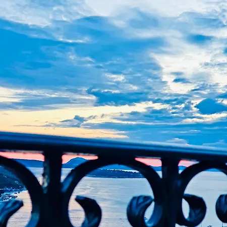 Dalmatian House, Spacious Stone Terraces, Balcony , Views Casa vacanze