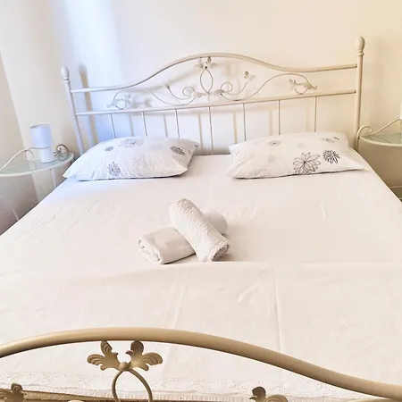 Dalmatian House, Spacious Stone Terraces, Balcony , Views Feriehus