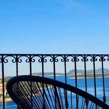 Vakantiehuis Dalmatian House, Spacious Stone Terraces, Balcony , Views *