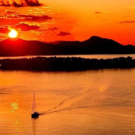 Dalmatian House, Spacious Stone Terraces, Balcony , Views Ferienhaus Dubrovnik