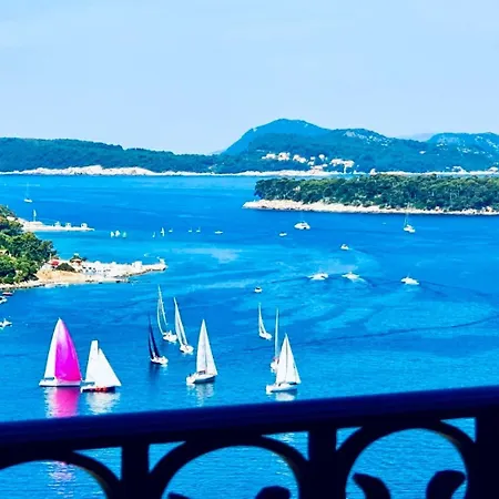 Dalmatian House, Spacious Stone Terraces, Balcony , Views Vakantiehuis