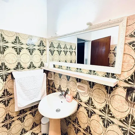 Vakantiehuis Dalmatian House, Spacious Stone Terraces, Balcony , Views