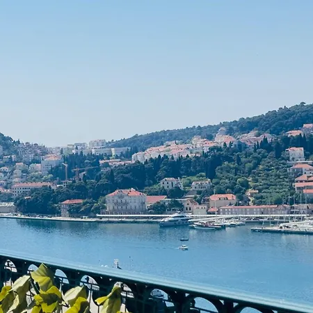 Vakantiehuis Dalmatian House, Spacious Stone Terraces, Balcony , Views Dubrovnik