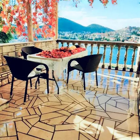 Dalmatian House, Spacious Stone Terraces, Balcony , Views Dubrovnik