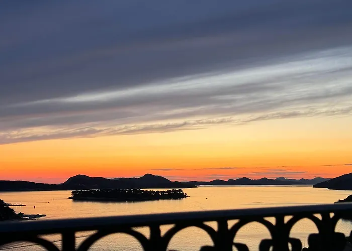Dalmatian House, Spacious Stone Terraces, Balcony , Views Dubrownik