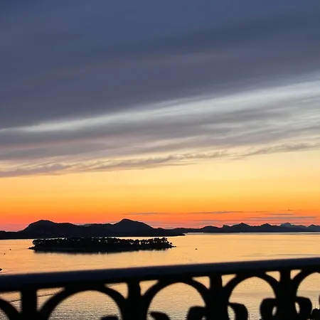 Dalmatian House, Spacious Stone Terraces, Balcony , Views Dubrownik