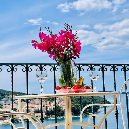 Dalmatian House, Spacious Stone Terraces, Balcony , Views Сasa de vacaciones