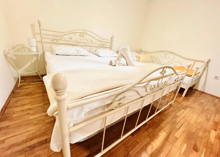 Dalmatian House, Spacious Stone Terraces, Balcony , Views Сasa de vacaciones