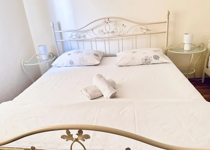 Dalmatian House, Spacious Stone Terraces, Balcony , Views Сasa de vacaciones