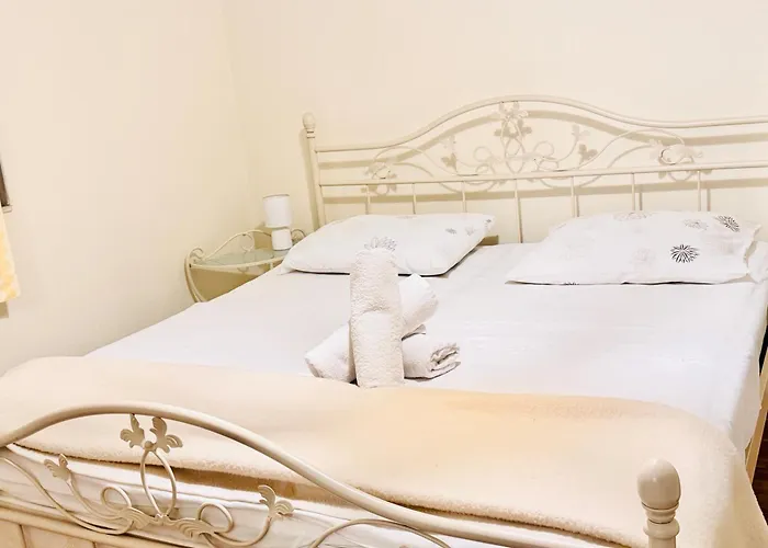 Dalmatian House, Spacious Stone Terraces, Balcony , Views Сasa de vacaciones