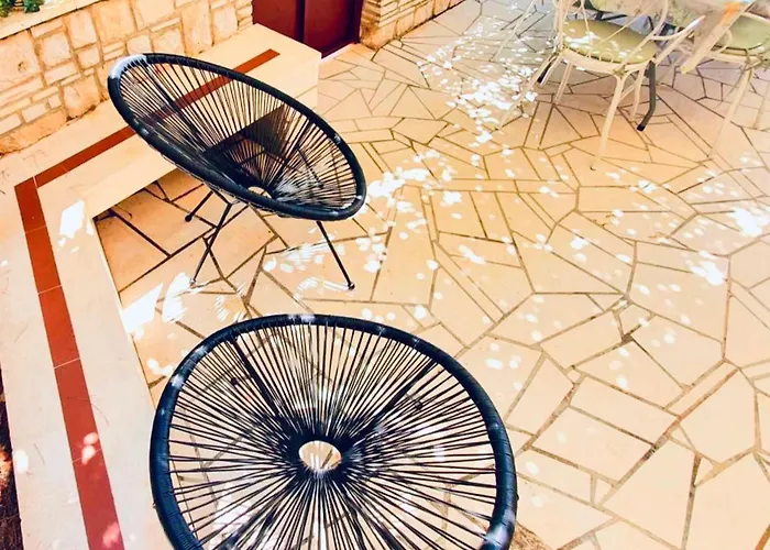 Dalmatian House, Spacious Stone Terraces, Balcony , Views Сasa de vacaciones *