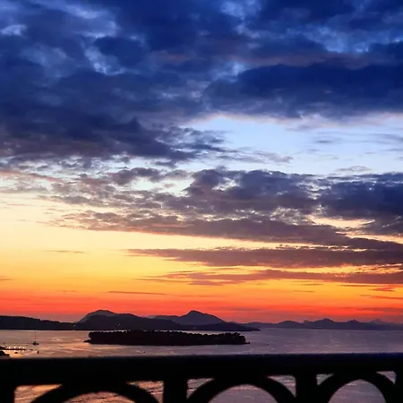 Σπίτι διακοπών Dalmatian House, Spacious Stone Terraces, Balcony , Views Ντουμπρόβνικ
