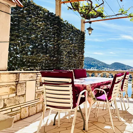 Dalmatian House, Spacious Stone Terraces, Balcony , Views Tatil Evi Dubrovnik