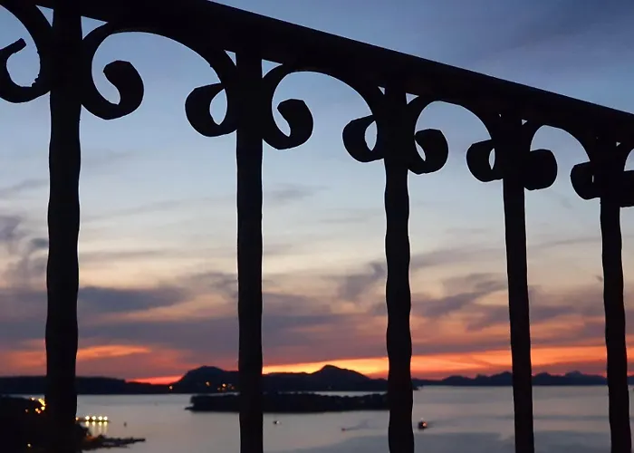 Dalmatian House, Spacious Stone Terraces, Balcony , Views Tatil Evi